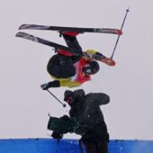 Фристайліст під час виступу на Олімпіаді-2022 впав на оператора та зламав ключицю
