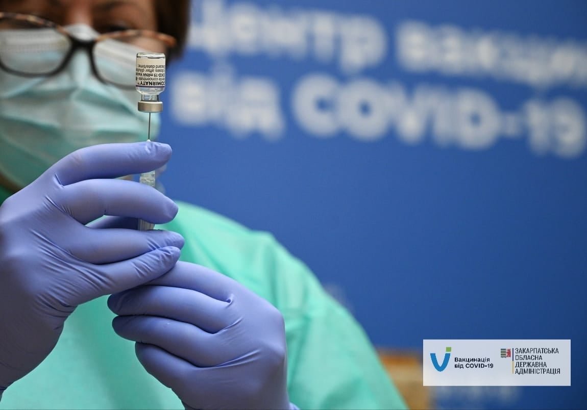 Вакцинація проти COVID-19 на Закарпатті: медики виконали понад 700 тисяч щеплень