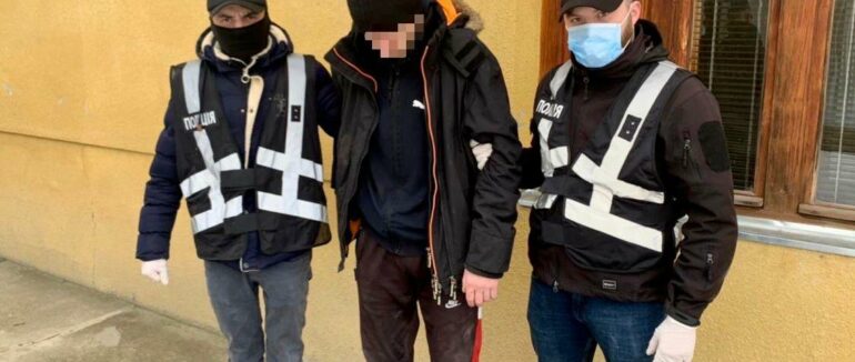 На Ужгородщині затримали наркоторговця в процесі передачі “дози”