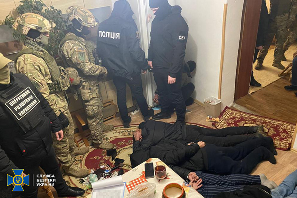 Переправляли іноземців через кордон: на Закарпатті СБУ блокувала канал нелегальної міграції