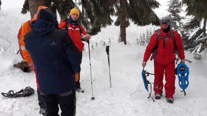 На Закарпатті у горах турист провалися у 7-метрову ущелину