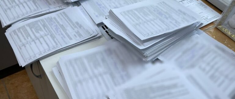 Лікарку та працівницю салону з Ужгорода підозрюють у виготовлені фальсифікованих COVID-сертефікатів