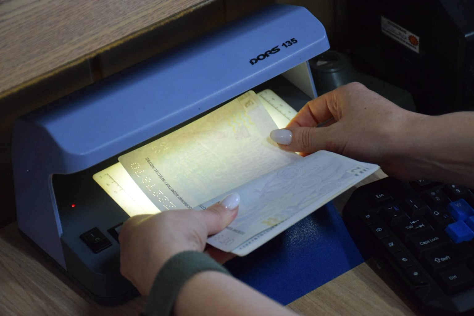 На Закарпатті чоловік намагався перетнути кордон за паспортом з підробкою
