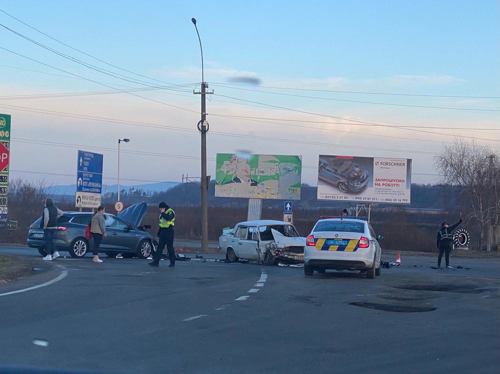 аварія, ДТП, легковики, Мукачево, кільце