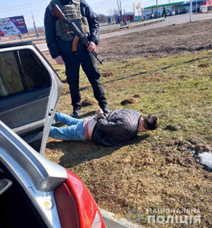 На Хустщині чоловік викрав платіжний термінал з місцевого магазину