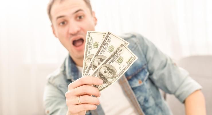 Курс валют на 15 лютого: долар продовжує дорожчати