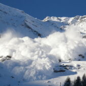 Сходження лавин на Закарпатті: рятувальники попереджають про небезпеку