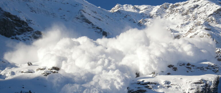 Сходження лавин на Закарпатті: рятувальники попереджають про небезпеку