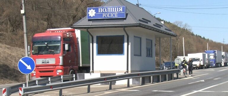 На посту “Нижні Ворота” черга 10 кілометрів