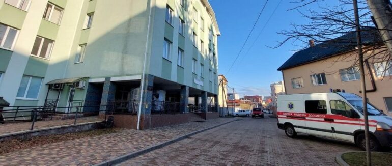 Ковідні відділення в лікарнях Закарпаття заповнені на понад 50%