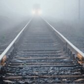 Внаслідок наїзду потяга “Ужгород-Лисичанськ” двоє людей трагічно загинули