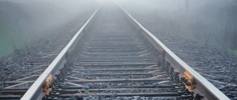 Внаслідок наїзду потяга “Ужгород-Лисичанськ” двоє людей трагічно загинули