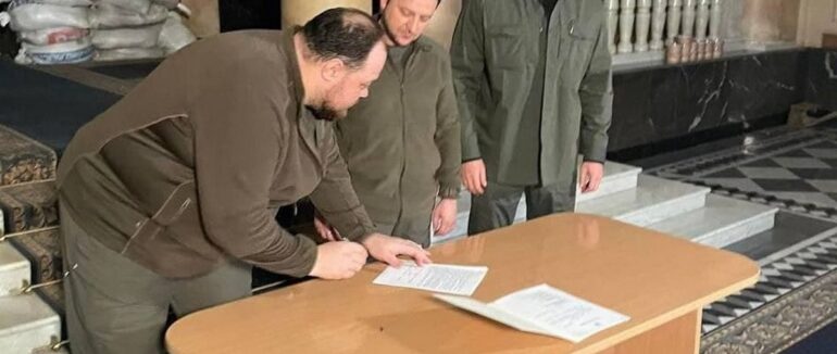 Зеленський підписав заявку на членство України в ЄС