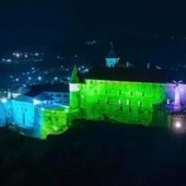 Підтримка українців, які мають рідкісні захворювання: на Закарпатті підсвітили Мукачівський замок