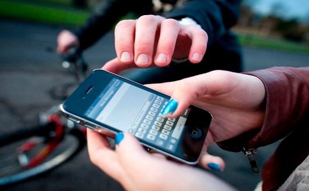 Вихопив з рук айфон і втік: в Мукачеві затримали грабіжника