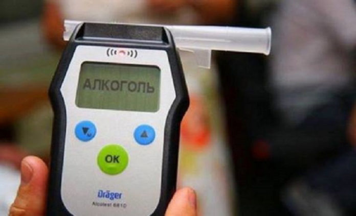 Вночі в Ужгороді п’яний водій влетів у житловий будинок