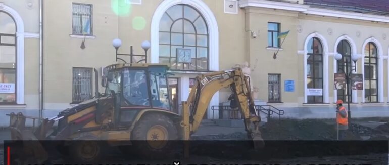 У Мукачеві реконструюють площу Привокзальну