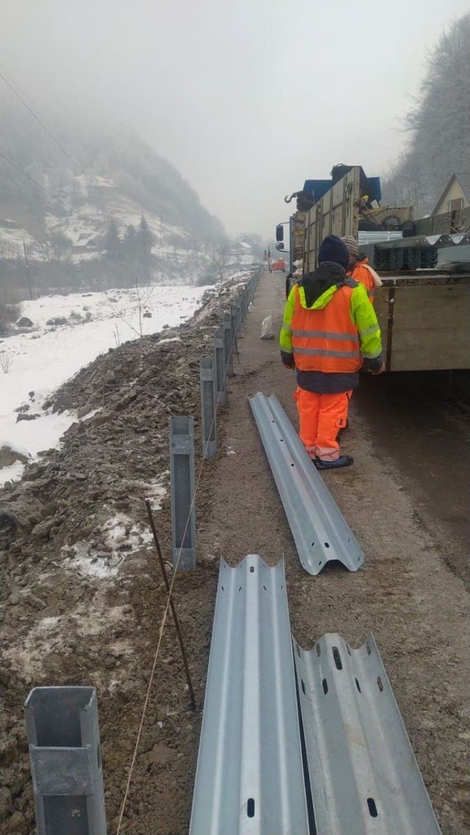 Закарпатські дорожники чекають весни, щоб почати ремонтувати дорогу