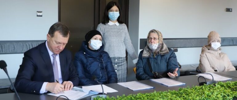 В Ужгороді дві родини переселенців отримали житло