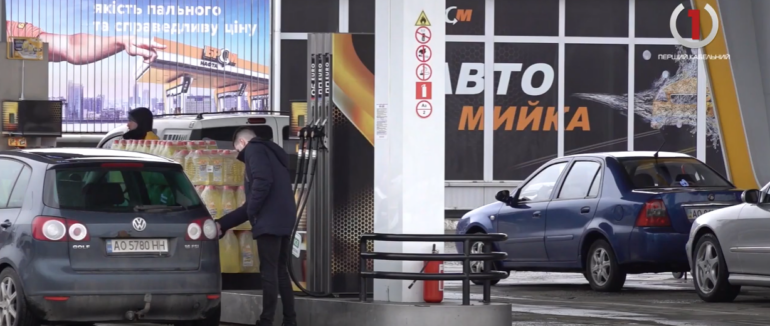 Бензин угору: мережі АЗС підняли ціни на пальне (ВІДЕО)
