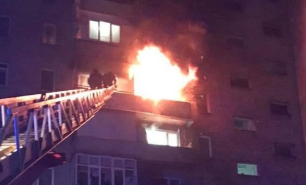 Мешканців під’їзду евакуйовано: опівночі в Ужгороді горіла квартира