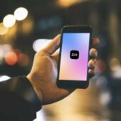 Смартфон – за вакцинацію: чи вірять ужгородці у щедрі дарунки від Зеленського (ВІДЕО)