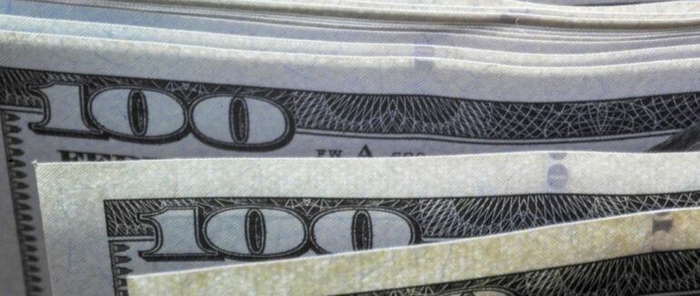 Курс долара і євро на 23 лютого: валюта різко здорожчала