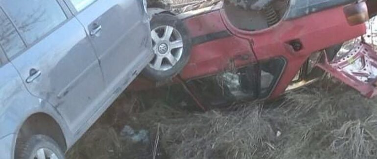 Жорстока аварія на Берегівщині: внаслідок потужного зіткнення автівка перекинулась на дах