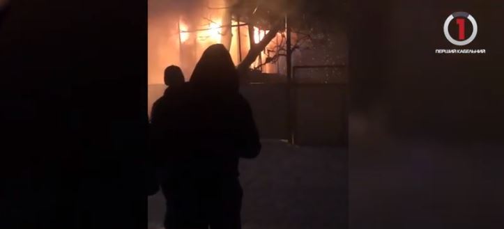 Громада Дубрівки збирає кошти, щоб допомогти одинокій матері відбудувати будинок (ВІДЕО)