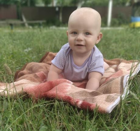 Маленький житель Берегівщини бореться з важкою недугою: батьки благають про допомогу