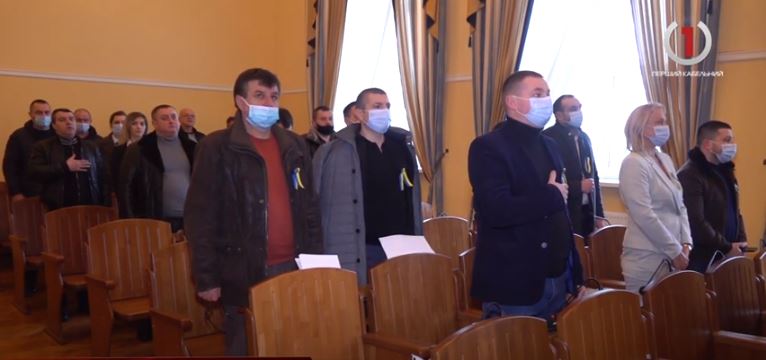 90 важливих рішень: хустські обранці засідали на позачерговій сесії (ВІДЕО)