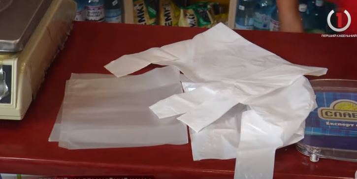 Золоті пакети: як закарпатці реагують на мінімальну ціну поліетиленових кульків (ВІДЕО)