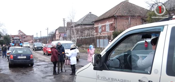 19.5 км вибоїн: Жителі Великоберезької територіальної громади просять відремонтувати дорогу (ВІДЕО)