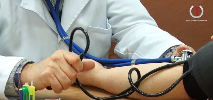 Хворих забагато: у Зняцеві люди не всі вакцинуються від COVID-19 (ВІДЕО)