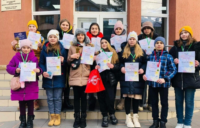 "Симфонія кольорів-самоцвіти": юні мукачівці перемогли на Міжнародному конкурсі