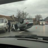 Аварія на Берегівщині: внаслідок зіткнення з IVECO легковик опинився на даху