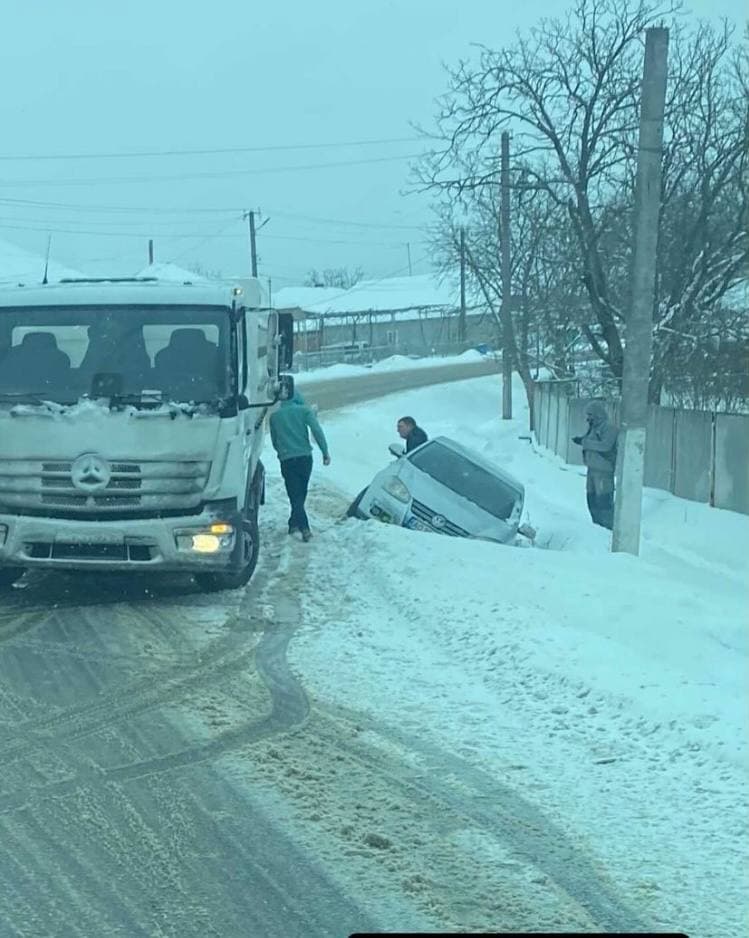 В Берегівському районі трапилася ДТП: одна автівка опинилася у кюветі