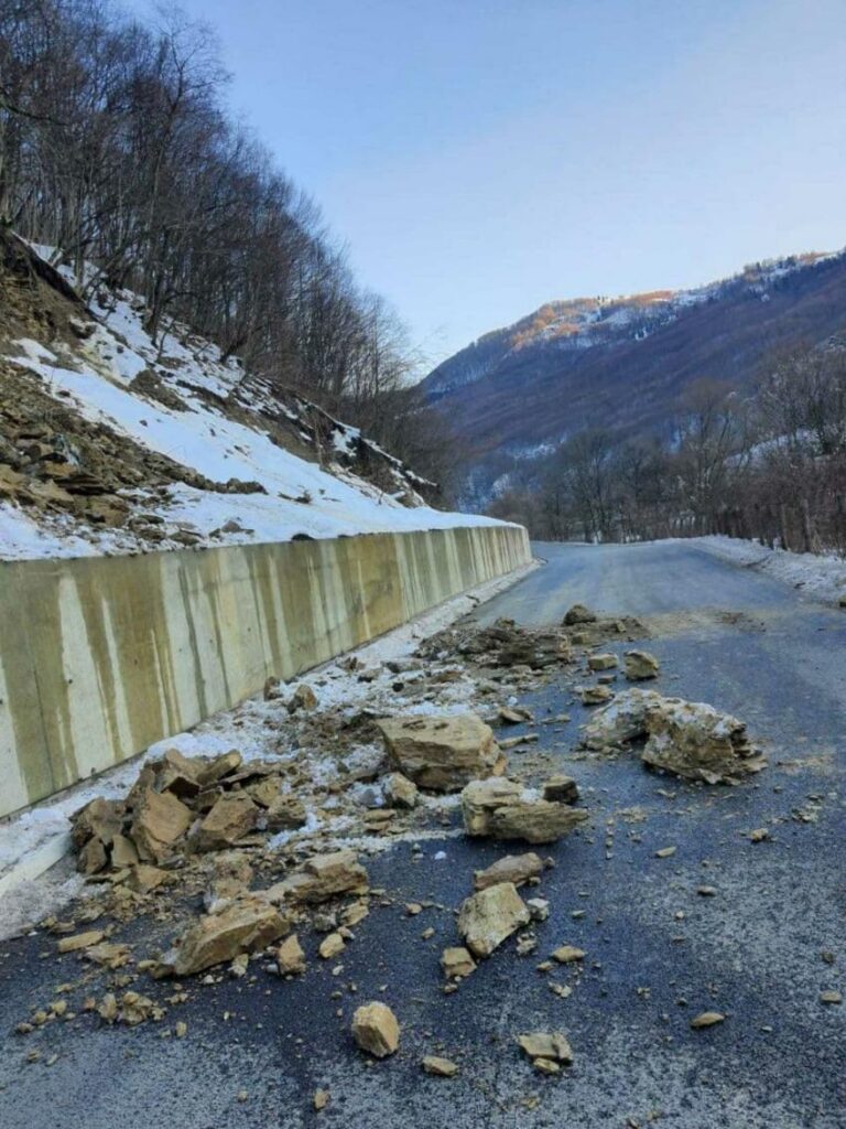 На трасі «Мукачево – Львів» стався зсув ґрунту