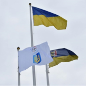 Перед будівлею Закарпатської ОДА замайорів Олімпійський прапор