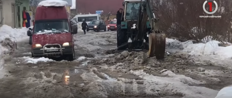 Їхати неможливо: через тривалі снігопади проїзд населеними пунктами Тячівщини вкрай складний (ВІДЕО)