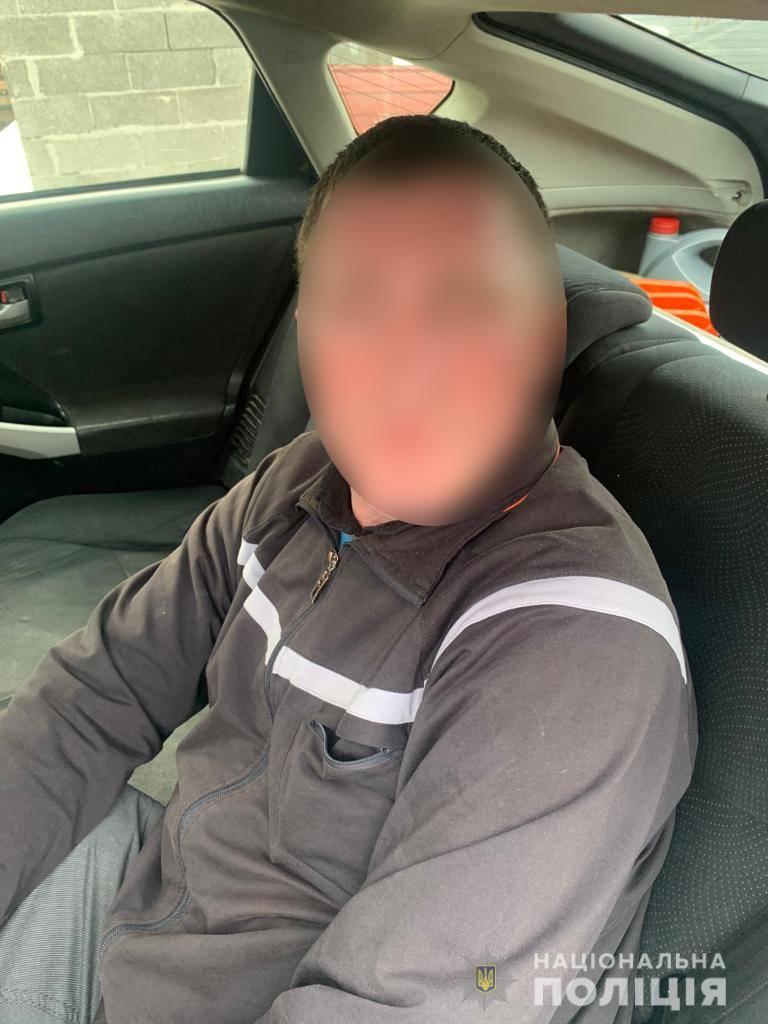 На Тячівщині чоловік викрав автівку та тікаючи, врізався в інше авто