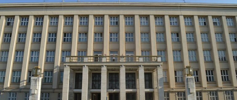 У понеділок відбудеться позачергова сесія Закарпатської обласної ради