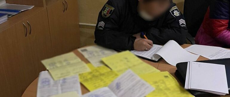 На Тячівщині виявили 18 освітян з підробленими COVID-сертифікатами