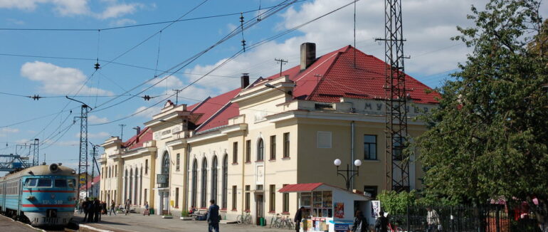 У Мукачеві на вокзалі місцевий чоловік обікрав киянина