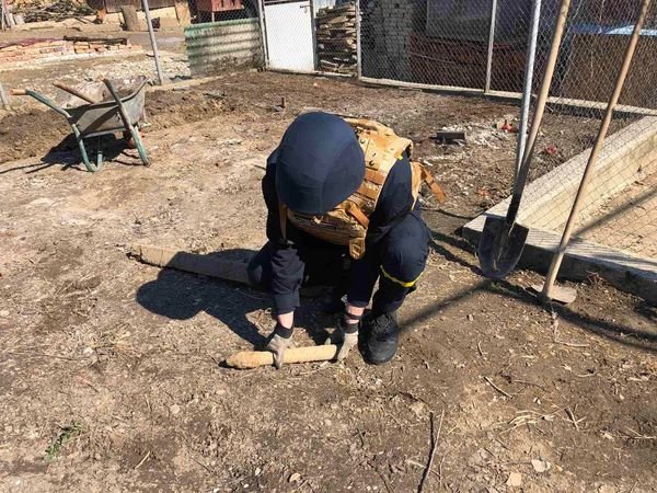 В Ужгородському районі чоловік знайшов вибухівку у себе на подвір’ї