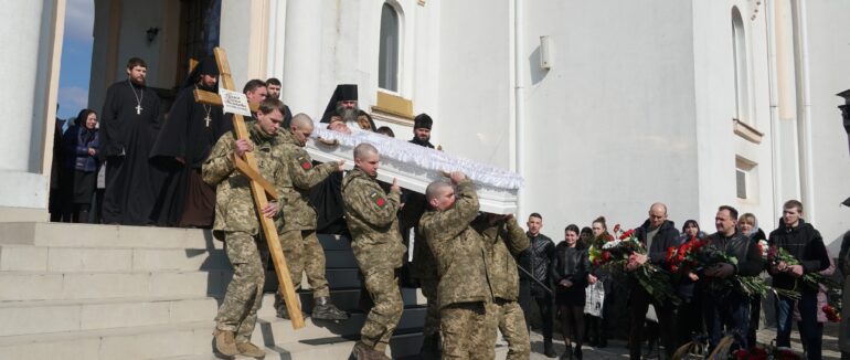 У Мукачеві попрощалися із загиблим на війні Василем Білаком