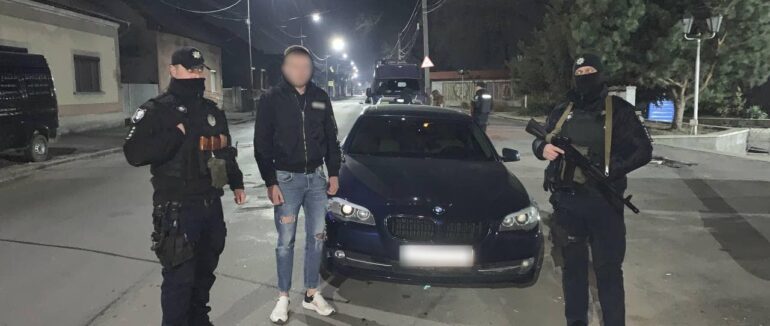 Вночі у Мукачеві затримали водія “під кайфом” та вилучили у нього автомобіль