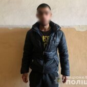 Мукачівські поліцейські розшукали зловмисника, який посеред ночі обікрав квартиру місцевого жителя