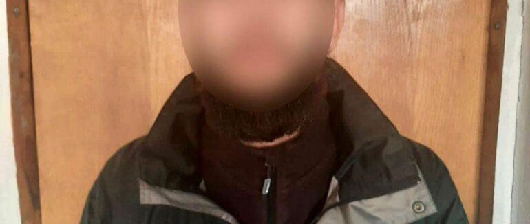 У Мукачеві затримали зловмисника, у якого вилучили наркотики та зброю