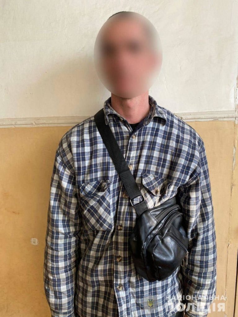 У Мукачеві чоловік викрав два мобільних телефони з автомобіля швидкої допомоги